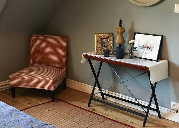 Les De Marie Penzion