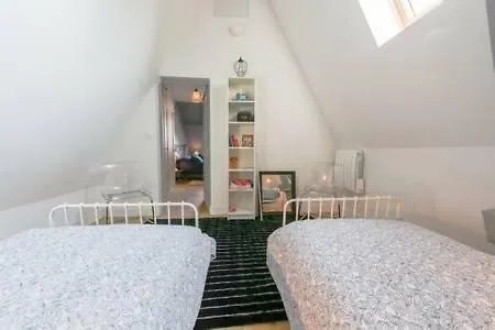 Les De Marie Penzion