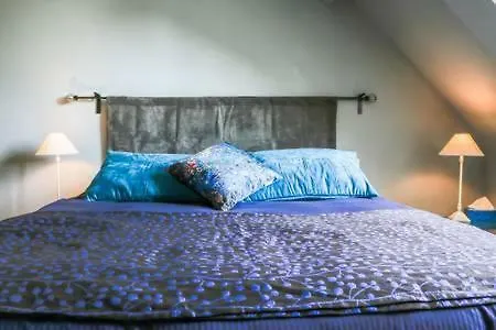 Les De Marie Penzion